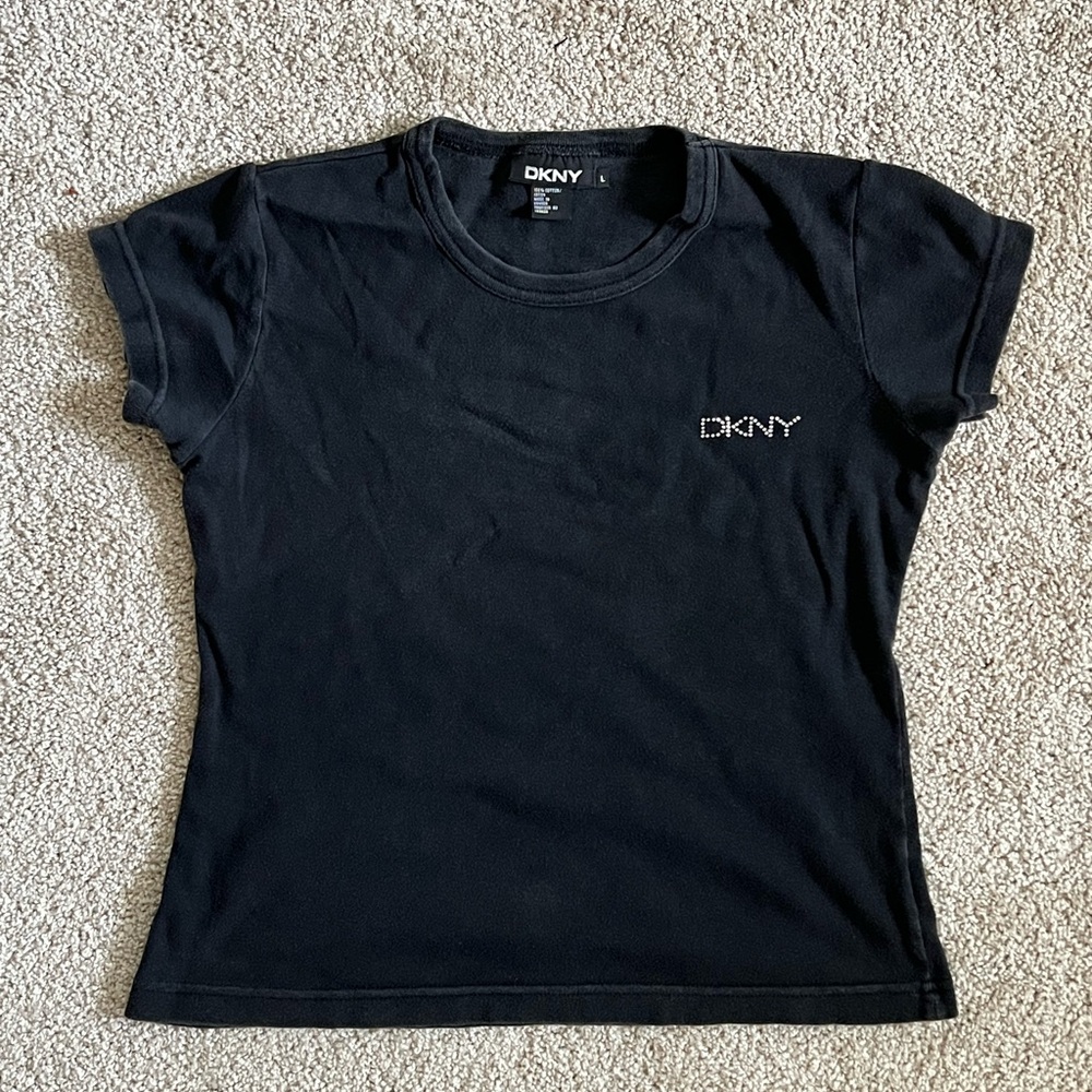 Y2K DKNY Women's Black Short Sleeve Tee